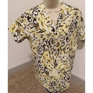 DELTA WOMENS SIZE XSMALL SCRUB TOP‎ CHEETAH PRINT NEW WITH TAGS